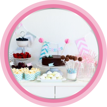 detalhe de bolos e doces de cha revelacao
